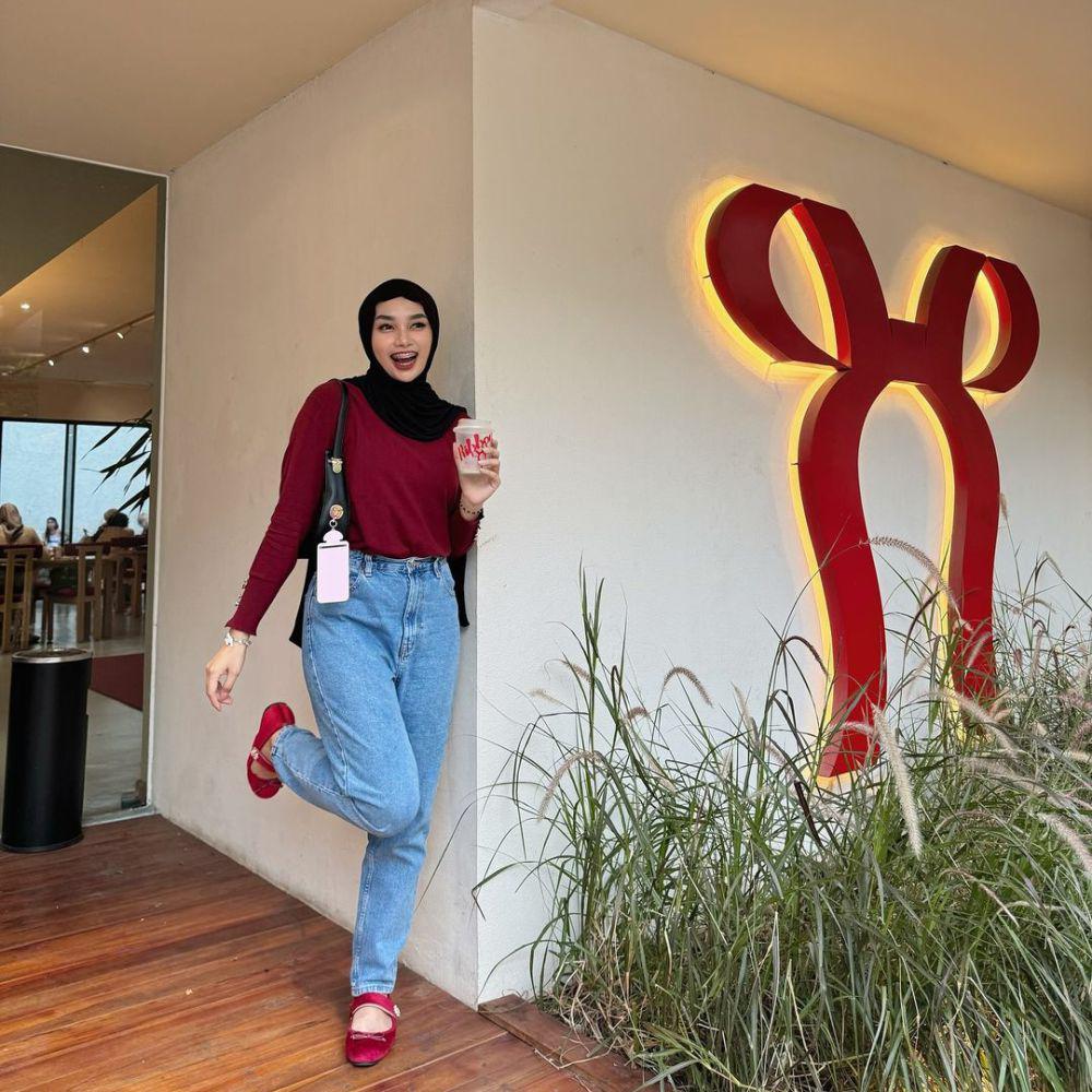 tips styling ootd santai yang gak membosankan (instagram.com/adyaasyra)