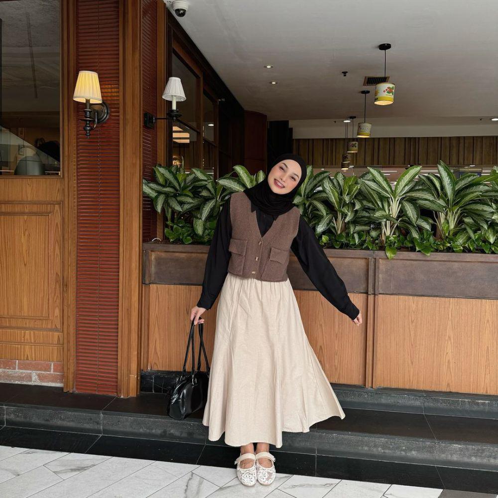 mix and match outfit hijab yang instagramable (instagram.com/adyaasyra)