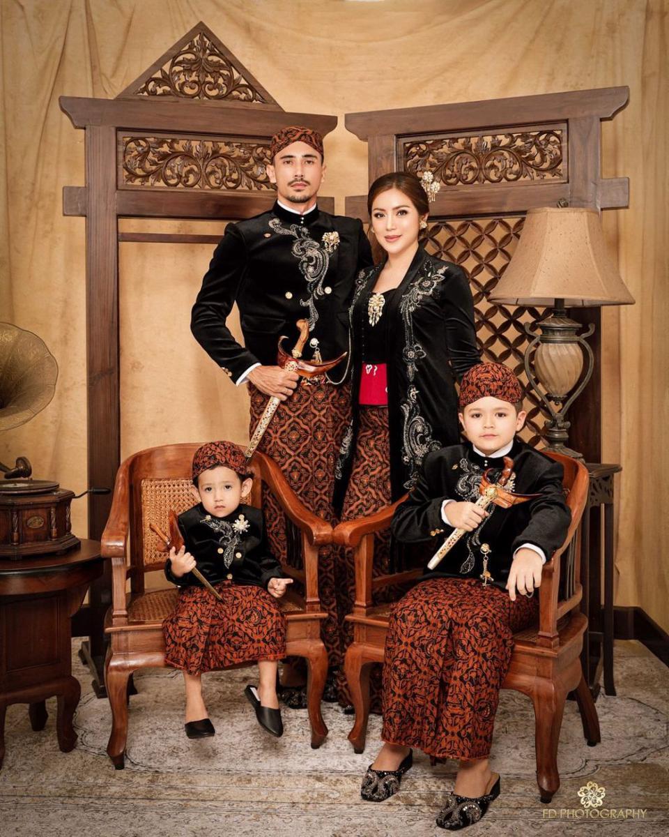 Potret keluarga Jessica Iskandar (instagram.com/inijedar)