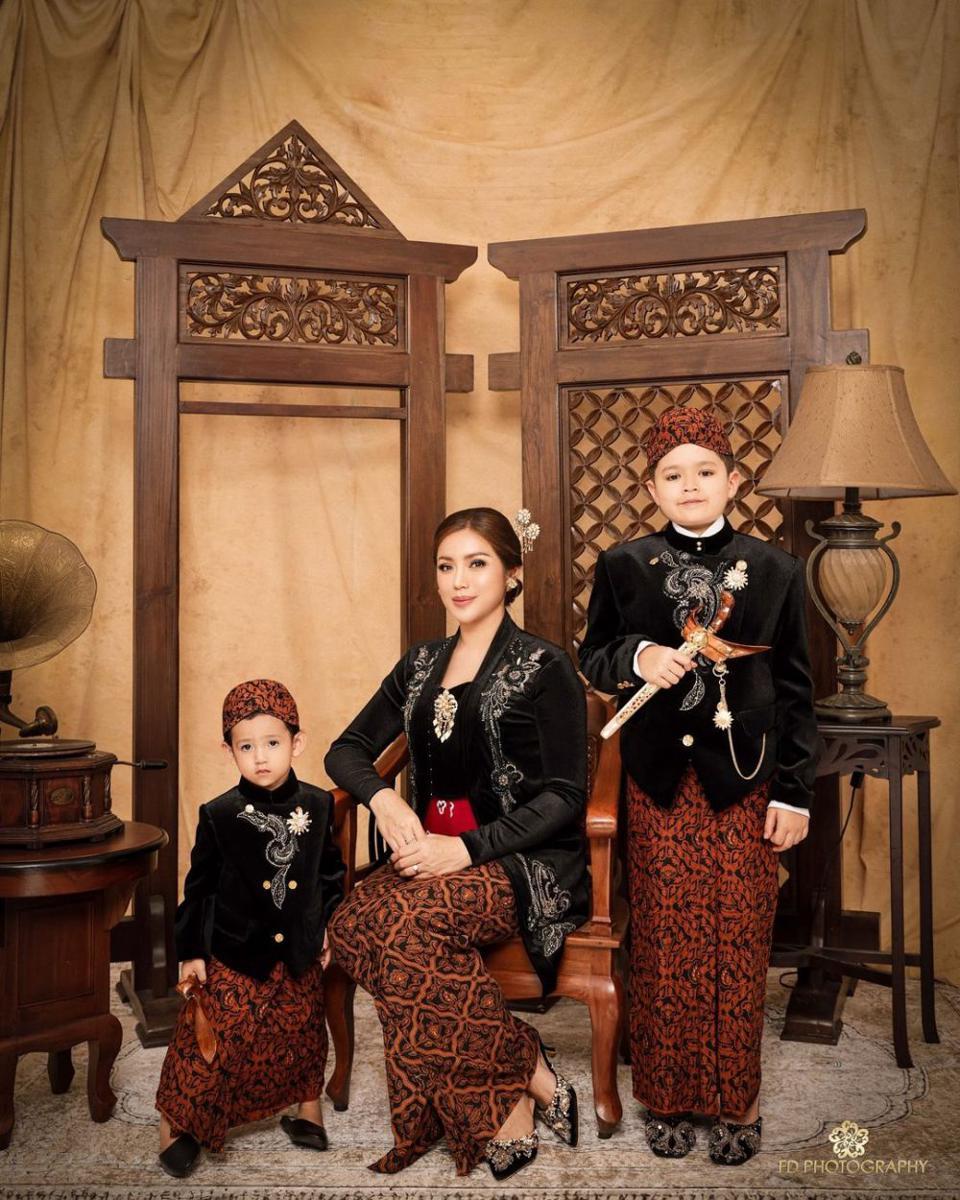 Potret keluarga Jessica Iskandar (instagram.com/inijedar)