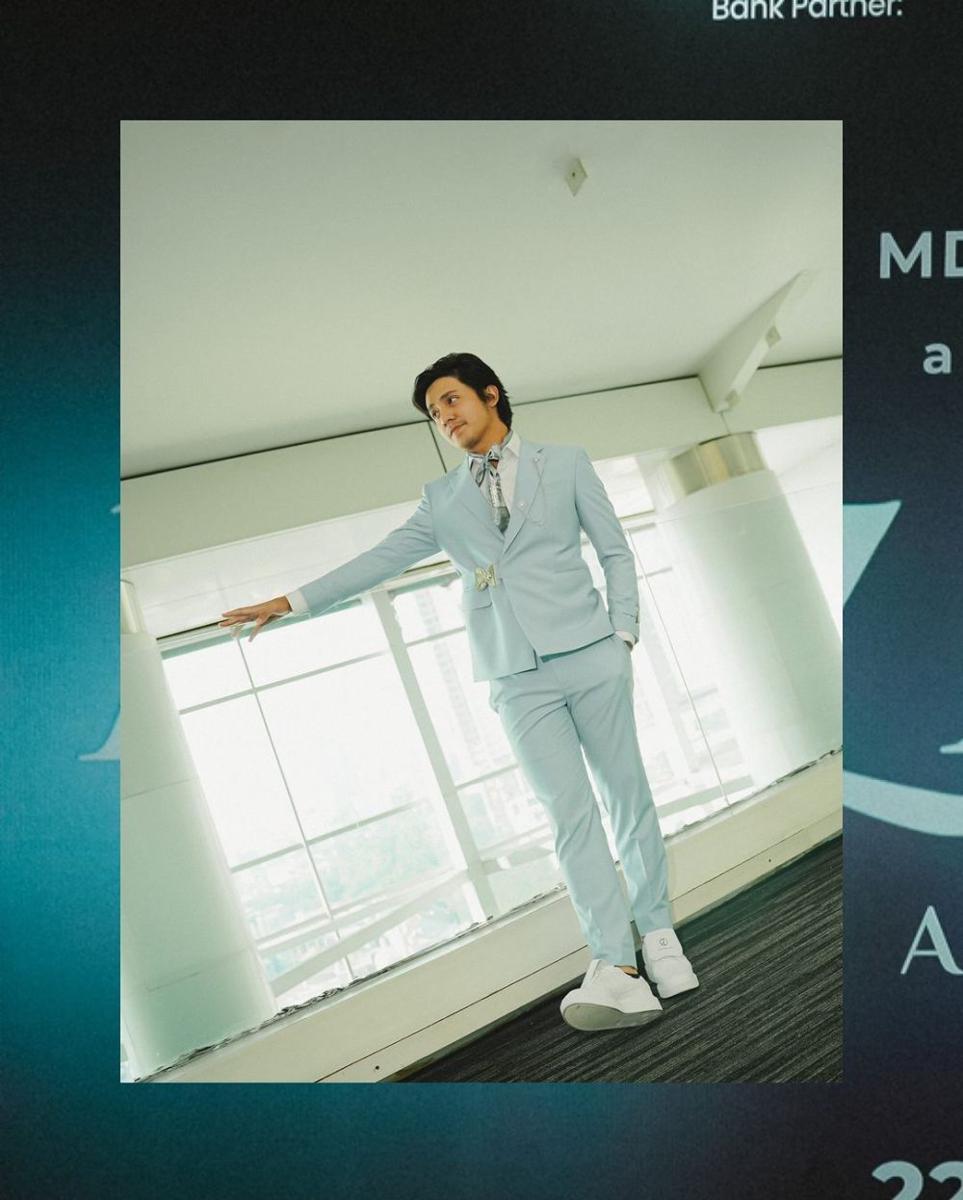 potret Arbani Yasiz di gala premiere Azzamine (instagram.com/arbaniyasiz)
