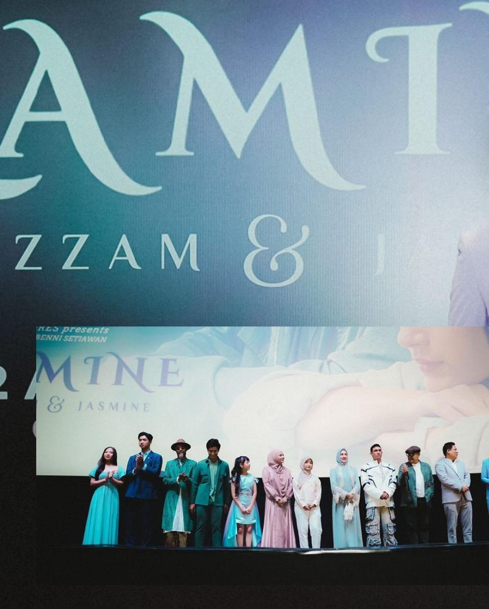 potret Arbani Yasiz di gala premiere Azzamine (instagram.com/arbaniyasiz)