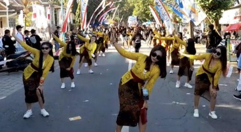 Pawai budaya Desa Kedungrejo, Banyuwangi (TikTok.com/Saju_ju)