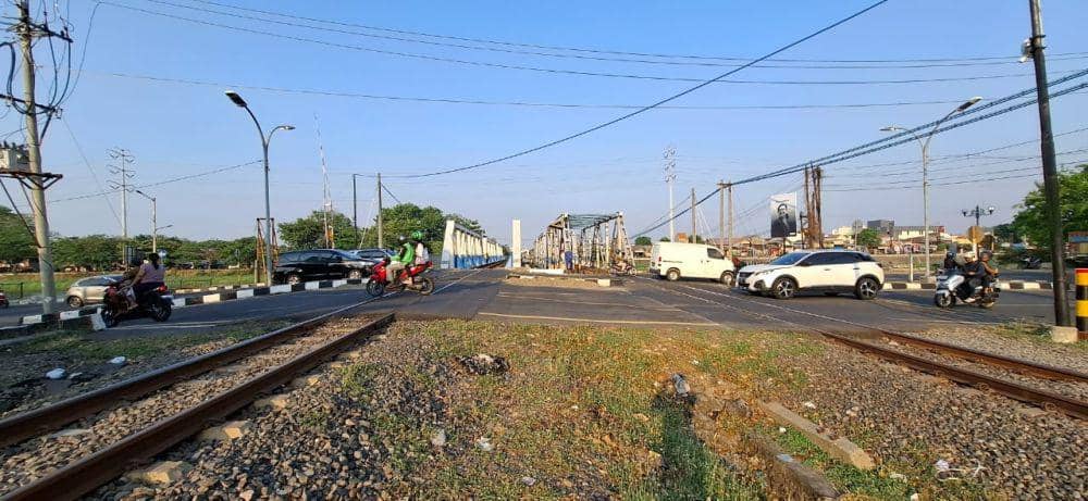 Jembatan KA Madukoro Diperkuat, Lakukan Penggantian Rel