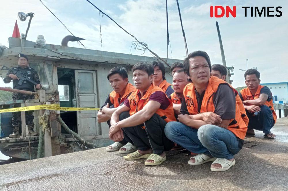 Ilustrasi anak buah kapal ikan Vietnam saat diamankan Ditjen PSDKP (IDN Times/Putra Gema Pamungkas)
