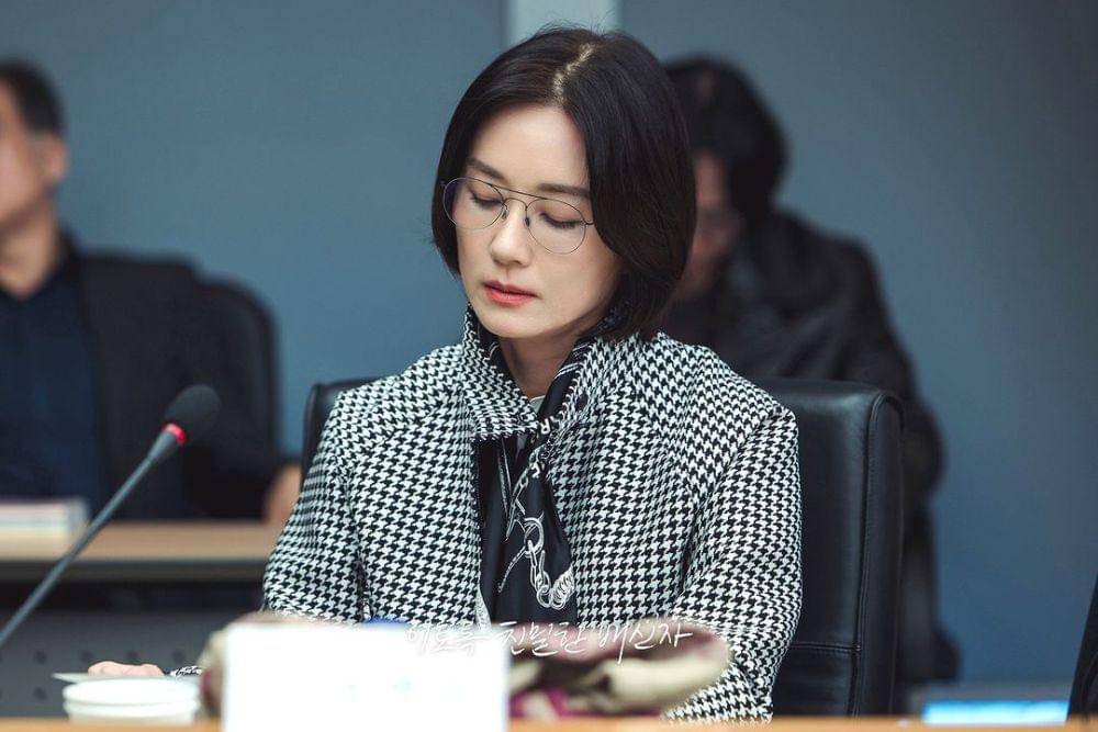 momen script reading Such A Close Traitor (instagram.com/mbcdrama_now)