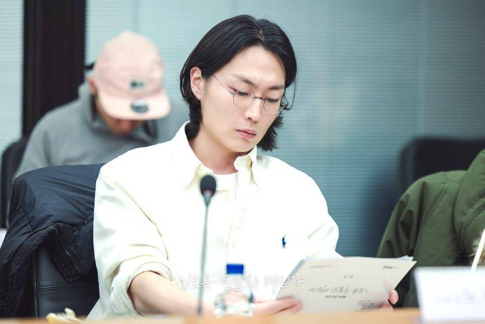 momen script reading Such A Close Traitor (instagram.com/mbcdrama_now)