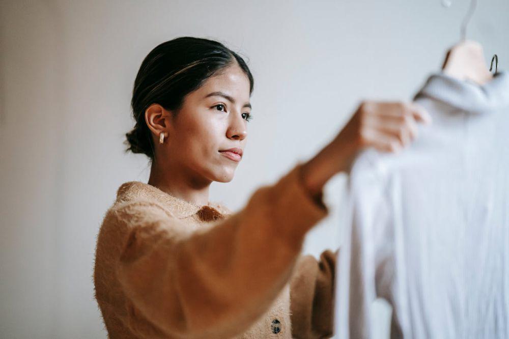 ilustrasi belanja baju (pexels.com/Liza Summer)