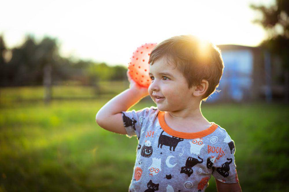 ilustrasi anak bermain di playground di sore hari (pexels.com/Oleksandr P)