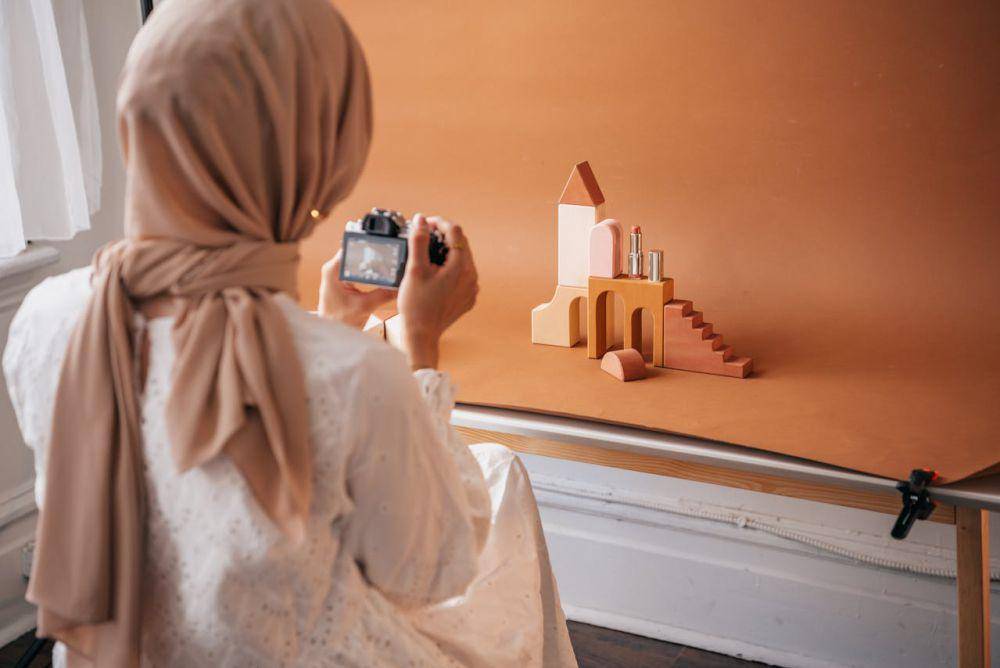 ilustrasi memilih background yang tepat (pexels.com/PNW Production)