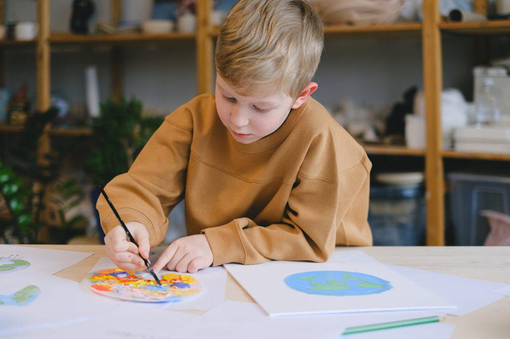 ilustrasi menggambar (pexels.com/Anna Shvets)