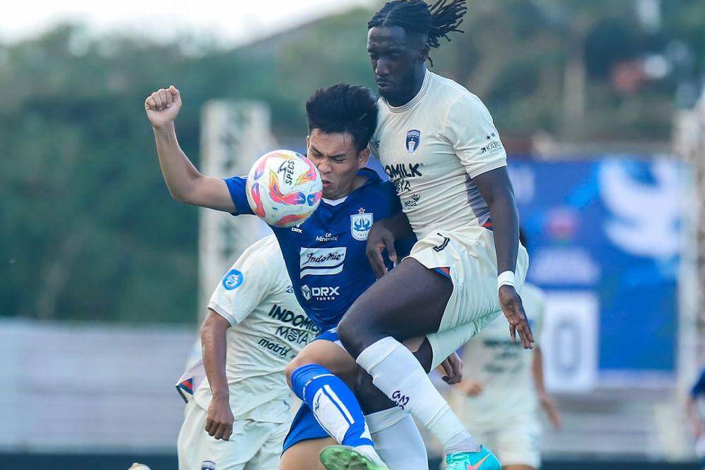 Persita Tangerang dalam laga menghadapi PSIS Semarang pada pekan pertama Liga 1 2024/2025. (instagram.com/psisfcofficial)