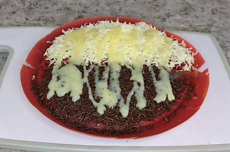 ilustrasi martabak manis red velvet (YouTube.com/Dapoer Mama Icha)