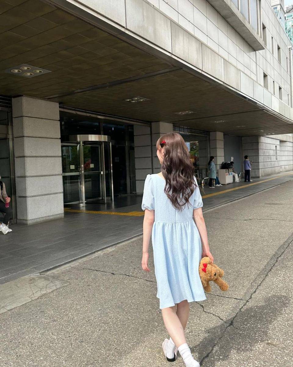 outfit dress ala Han Su-a (instagram.com/swaxwa)