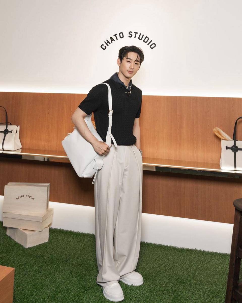 outfit long pants putih ala Supha Sangaworawong (instagram.com/est_rvp)