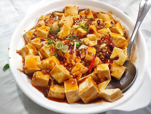 ilustrasi Korean sweet spicy tofu (commons.wikimedia.org/Francesc Fort)
