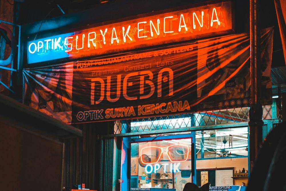 ilustrasi optik kacamata (unsplash.com/Wasis Riyan)