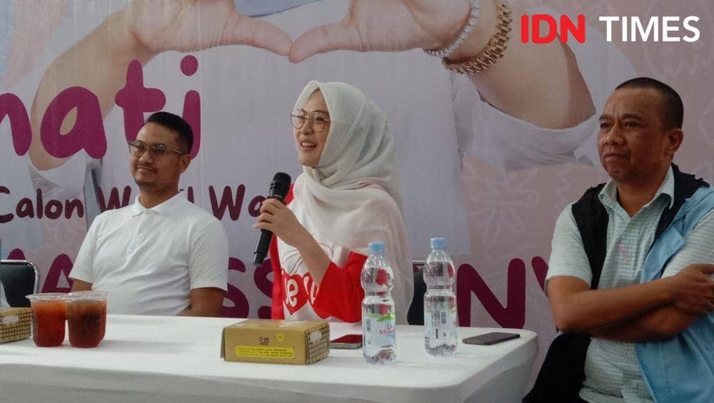 Pasangan Bakal Calon Wali Kota dan Wakil Wali Kota Makassar, Andi Seto Gadhista Asapa - Rezki Mulfiati Lutfi, Rabu (21/8/2024). IDN Times/Ashrawi Muin