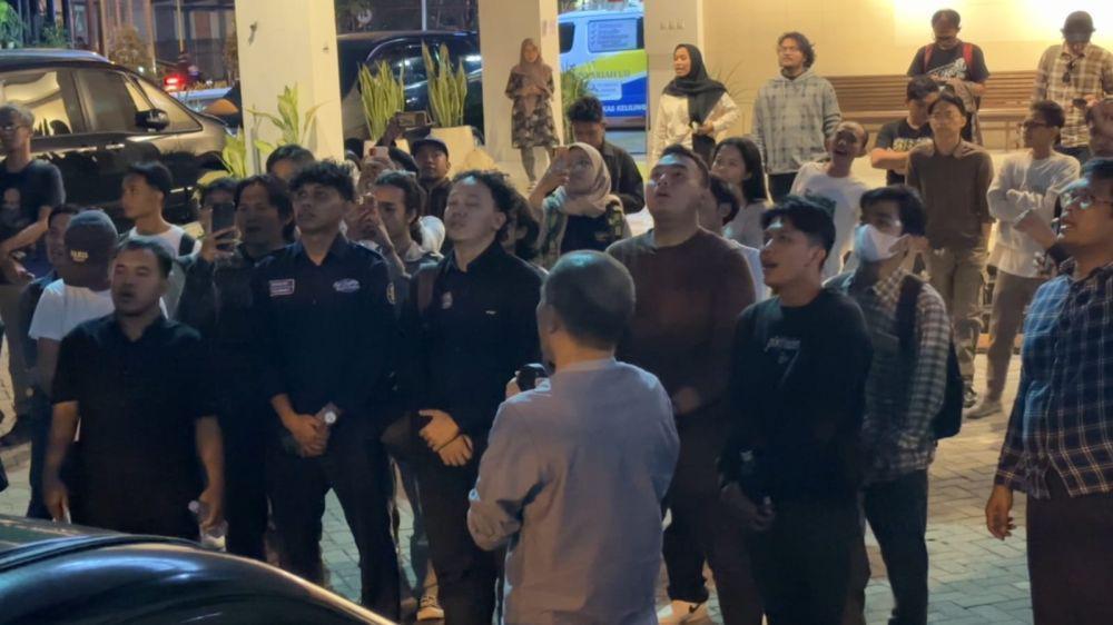 Forum Cik Di Tiro Kibarkan Bendera Setengah Tiang Kecewa Tindakan DPR