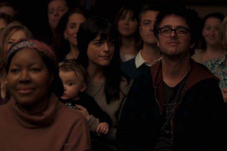 cuplikan adegan yang diperankan Billie Joe Armstrong dalam film Ordinary World (dok. Let It Play Process Media/Ordinary World)