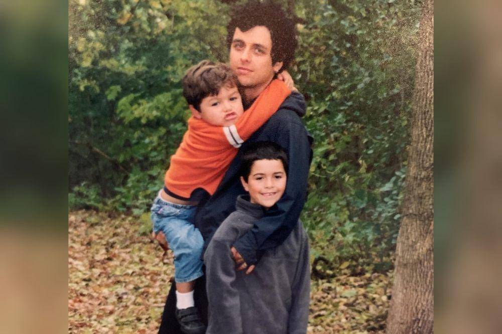 potret Billie Joe Armstrong dan kedua anaknya (instagram.com/mnnesotagirl)