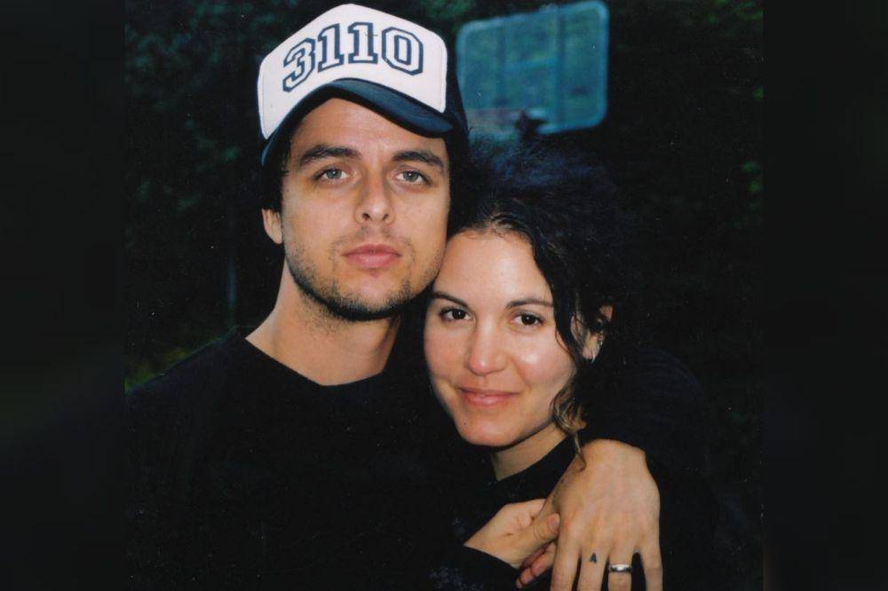 potret Billie Joe Armstrong dan istrinya (instagram.com/mnnesotagirl)