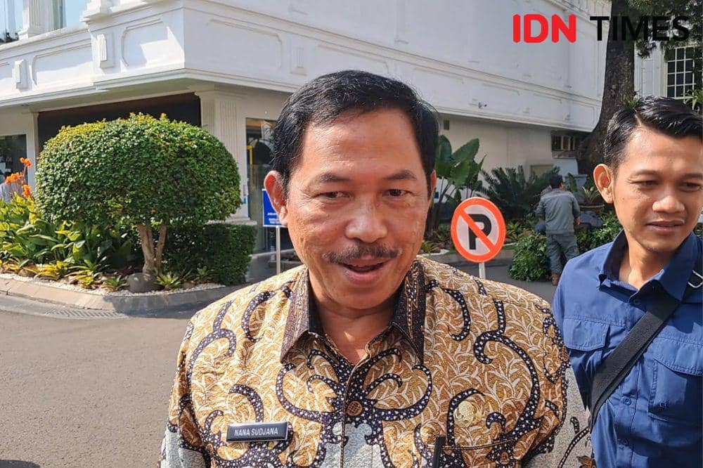 Penjabat (Pj) Gubernur Jateng Nana Sudjana di Kompleks Istana Kepresidenan, Jakarta Pusat, Kamis (22/8/2024) pagi. (IDN Times/Trio Hamdani)