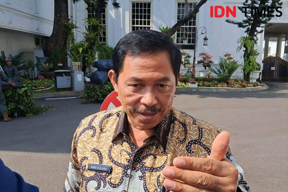 Penjabat (Pj) Gubernur Jateng Nana Sudjana di Kompleks Istana Kepresidenan, Jakarta Pusat, Kamis (22/8/2024) pagi. (IDN Times/Trio Hamdani)