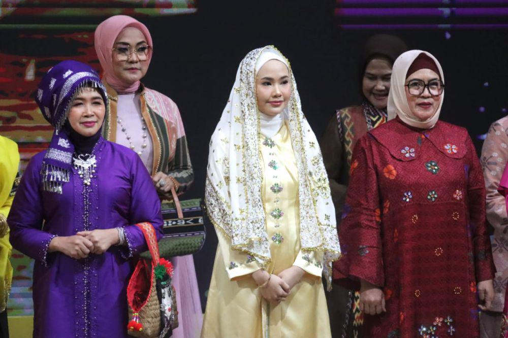 Eksistensi Tudung Manto, Wastra Desain Paspor asal Kepulauan Riau