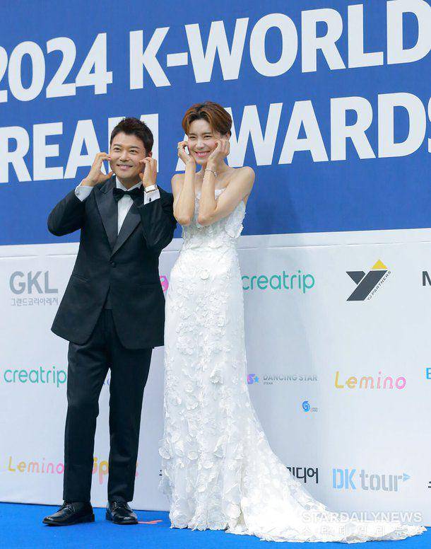 potret idol hadiri K-WORLD DREAM AWARDS 2024 (dok. Stardaily News)