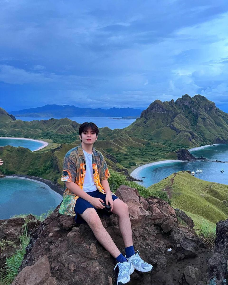 outfit traveling ala Angga Yunanda (Instagram.com/angga)