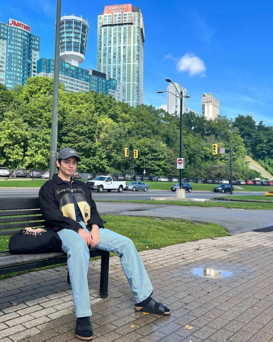 outfit traveling ala Angga Yunanda (Instagram.com/angga)