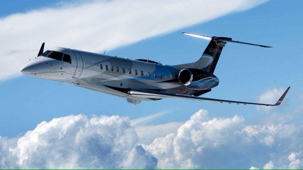 Pesawat jet Embraer Legacy 600 (aircharterservice.co.in)