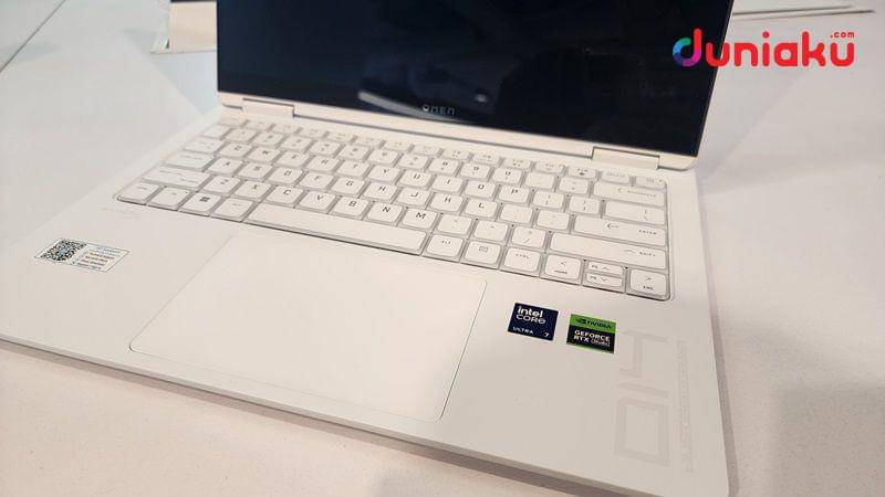 Foto HP Omen Transcend 14, diambil Dimas Ramadhan.  (Duniaku.com/Dimas Ramadhan)