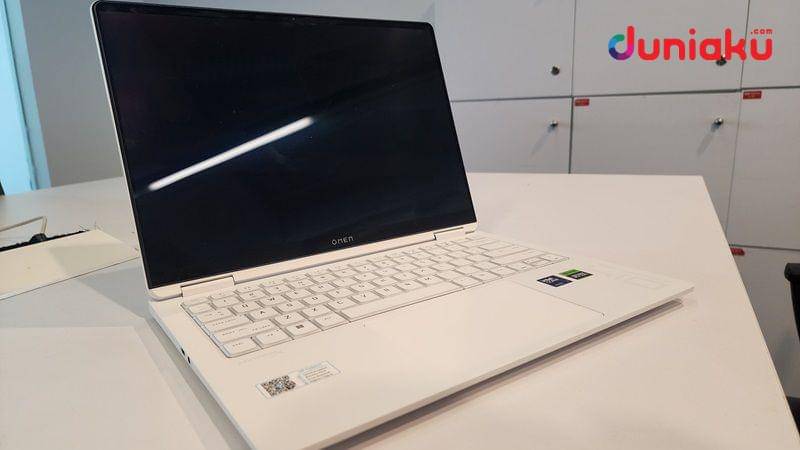Foto HP Omen Transcend 14, diambil Dimas Ramadhan.  (Duniaku.com/Dimas Ramadhan)