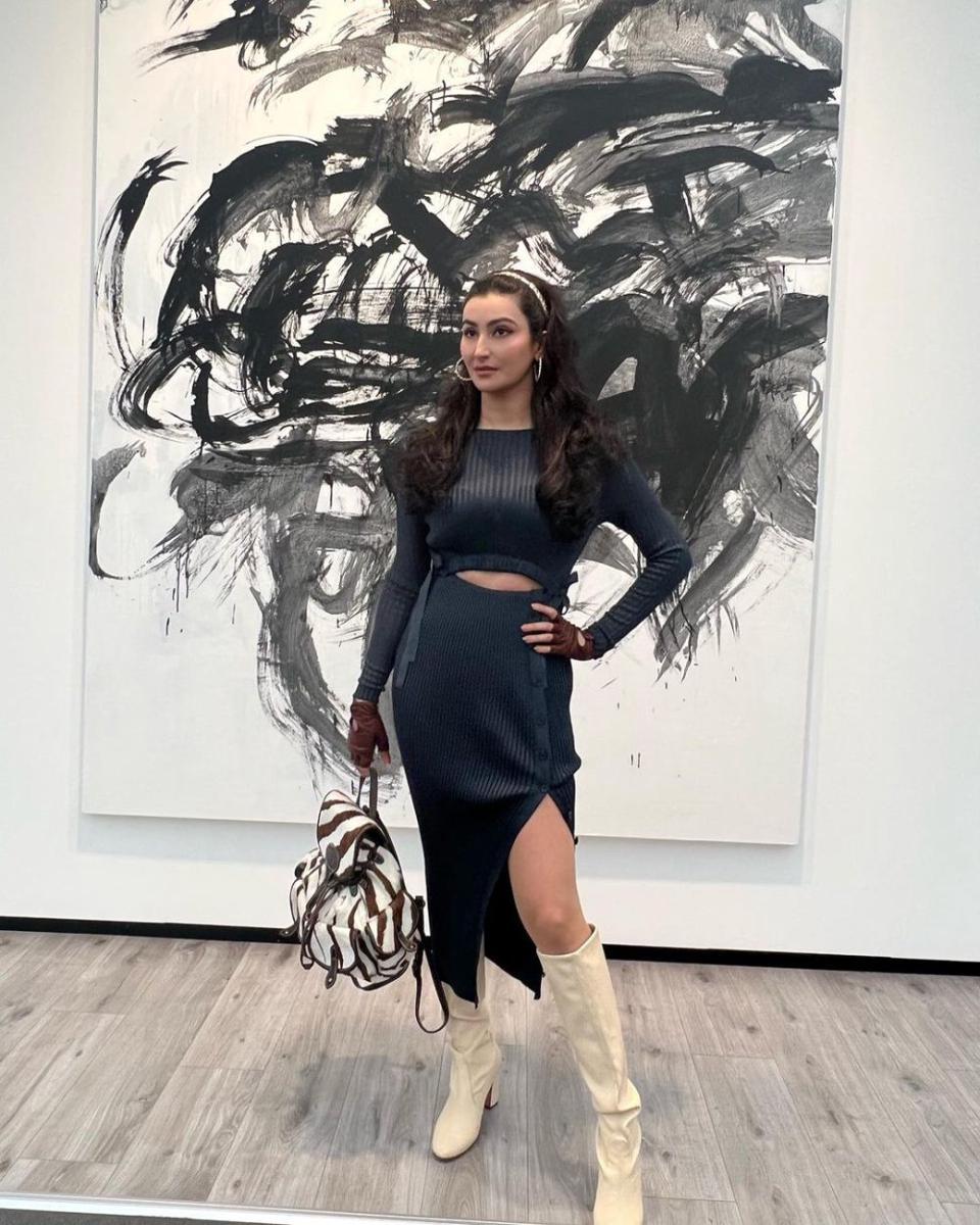 ide outfit sepatu boots ala seleb India (instagram.com/shalini.passi)