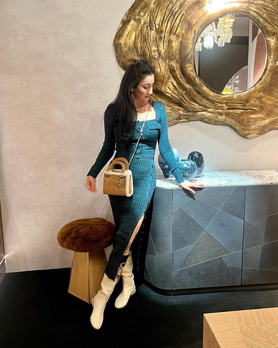 ide outfit sepatu boots ala seleb India (instagram.com/shalini.passi)