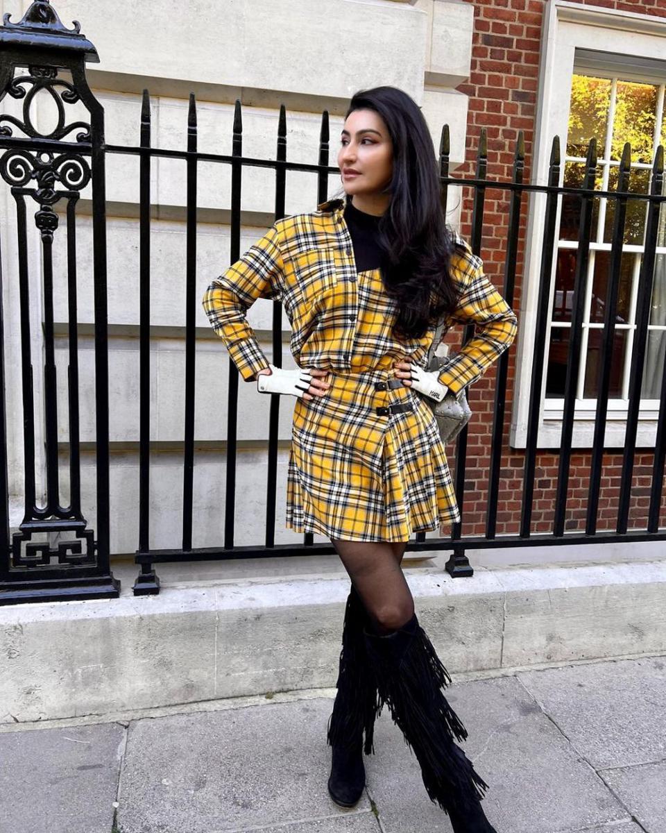 ide outfit sepatu boots ala seleb India (instagram.com/shalini.passi)