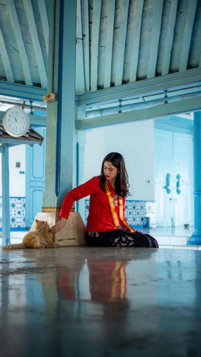potret Hana Saraswati belajar budaya Jawa di Surakarta (instagram.com/hanahaho)
