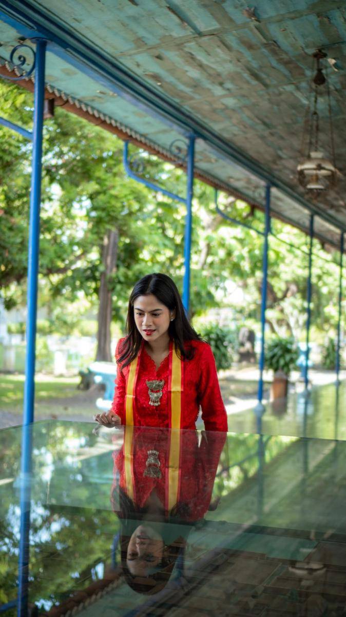 potret Hana Saraswati belajar budaya Jawa di Surakarta (instagram.com/hanahaho)