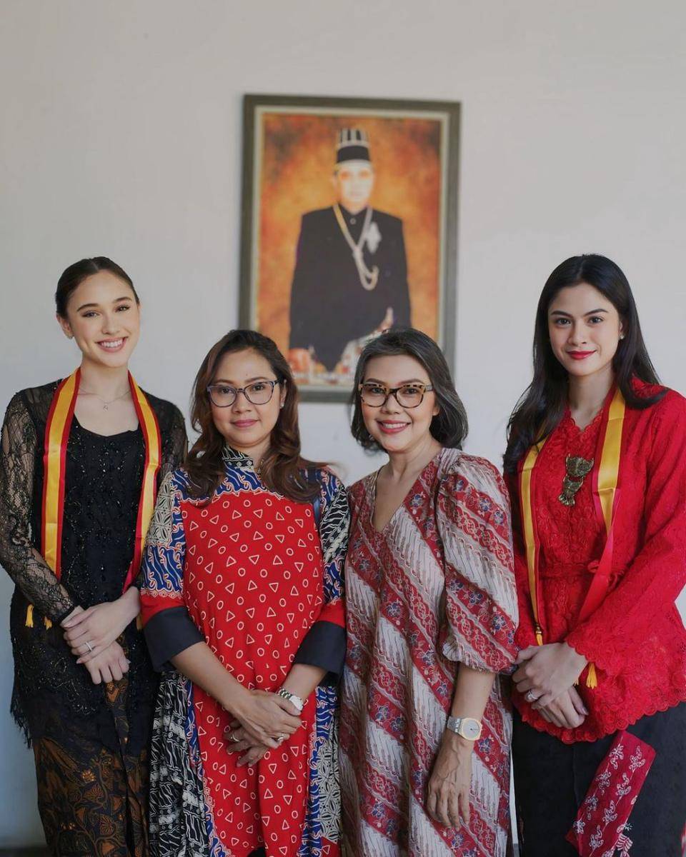 potret Hana Saraswati belajar budaya Jawa di Surakarta (instagram.com/hanahaho)