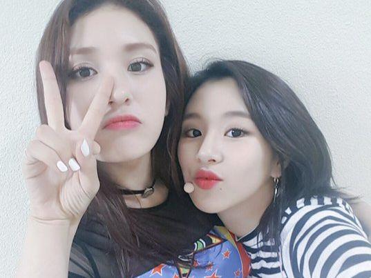 5 Pasang Idol KPop Cewek Ini Dekat Banget, Kayak Upin Ipin!