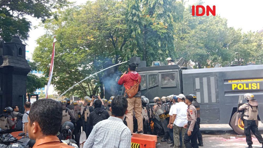 Unjuk Rasa Mahasiswa di Semarang Ricuh, Polisi Tembakan Gas Air Mata