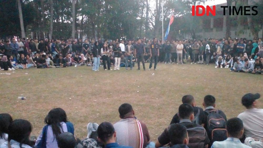 Konsolidasi Aliansi Lampung Menggugat gelar aksi di Lapangan Rektorat Unila, Kamis (22/8/2024). (IDN Times/Martin L Tobing).