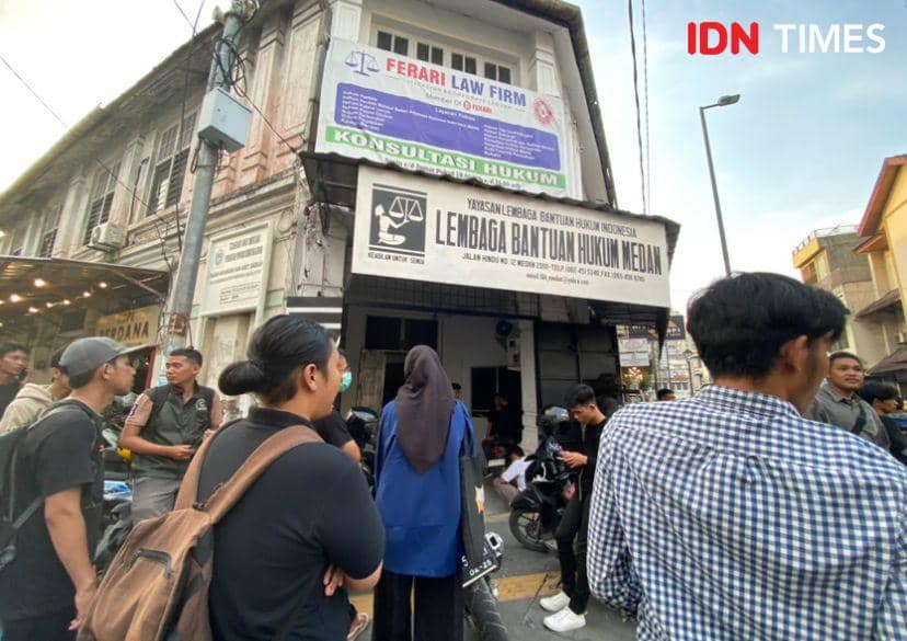 Akbar Sumut menggelar konsolidasi di kantor LBH Medan (IDN Times/Indah Permata Sari)