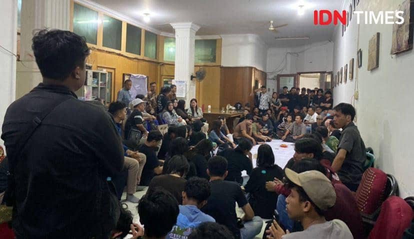 Akbar Sumut menggelar konsolidasi di kantor LBH Medan (IDN Times/Indah Permata Sari)