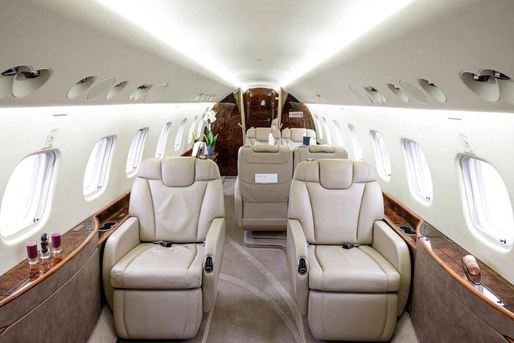 Pesawat jet Embraer Legacy 600 (vistajet.com)