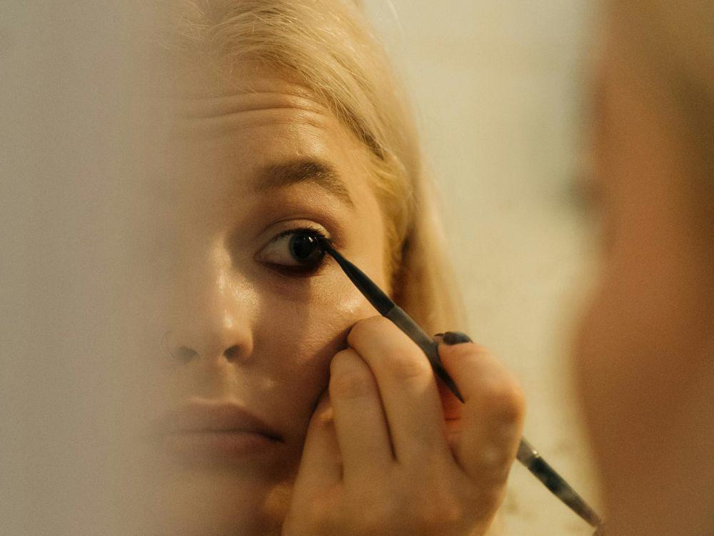 6 Pilihan Eyeliner Gel Lebih Awet dan Mudah Digunakan, Yuk Cek!