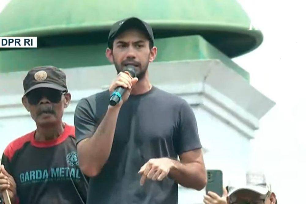 Reza Rahadian ikut demo #KawalPutusanMK (dok. KompasTV)