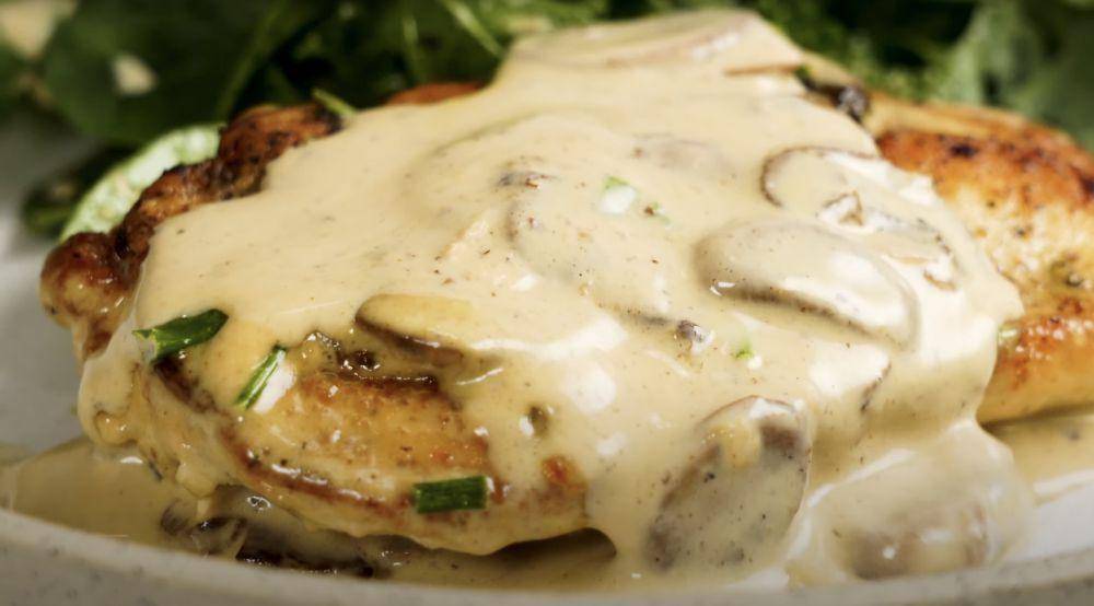 ilustrasi creamy mushroom chicken (youtube.com/RecipeTin Eats)